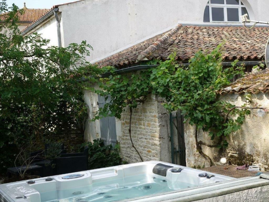 Tilleuls Et Bambous Hotel Saint-Sauveur-d'Aunis ภายนอก รูปภาพ
